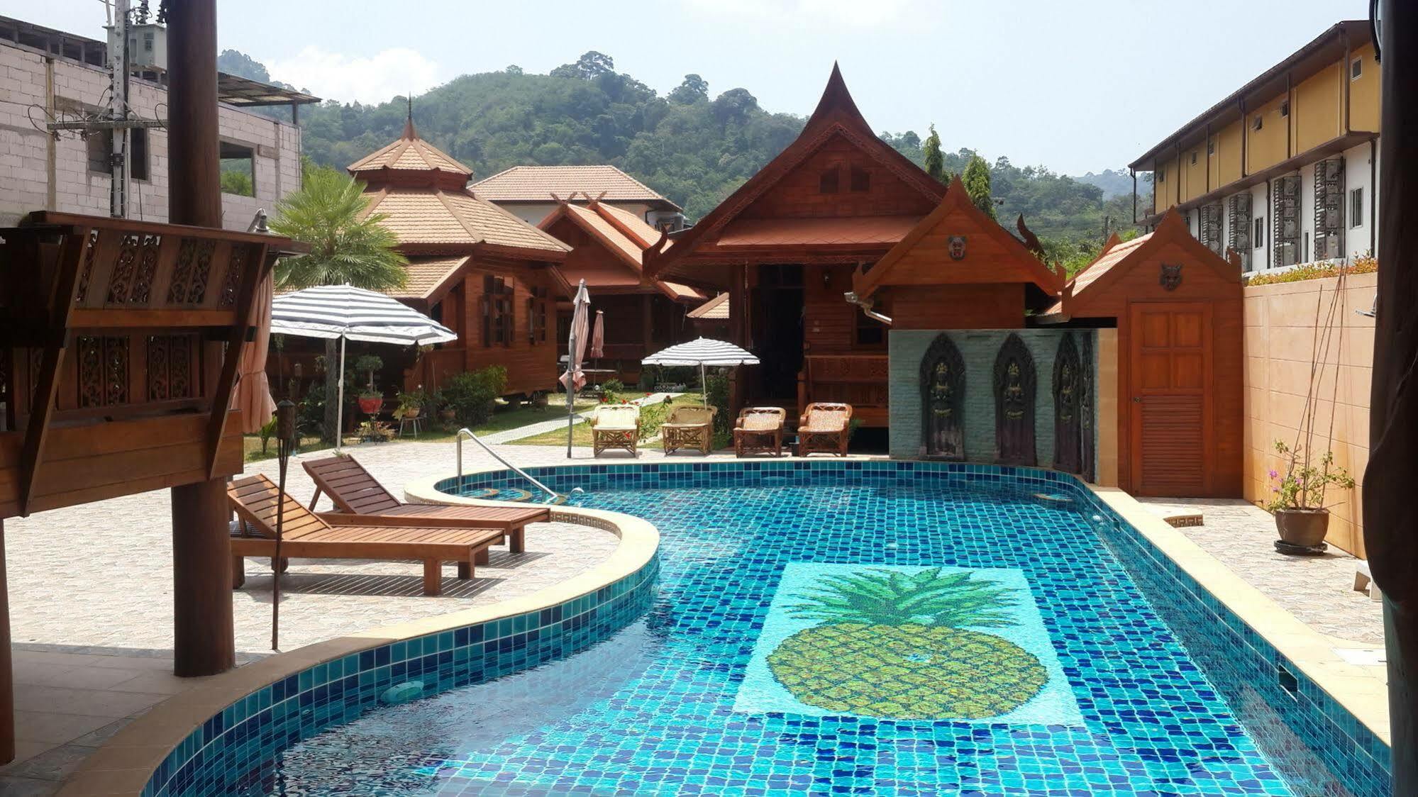 Golden Teak Resort Baan Sapparot หาดกมลา ภายนอก รูปภาพ