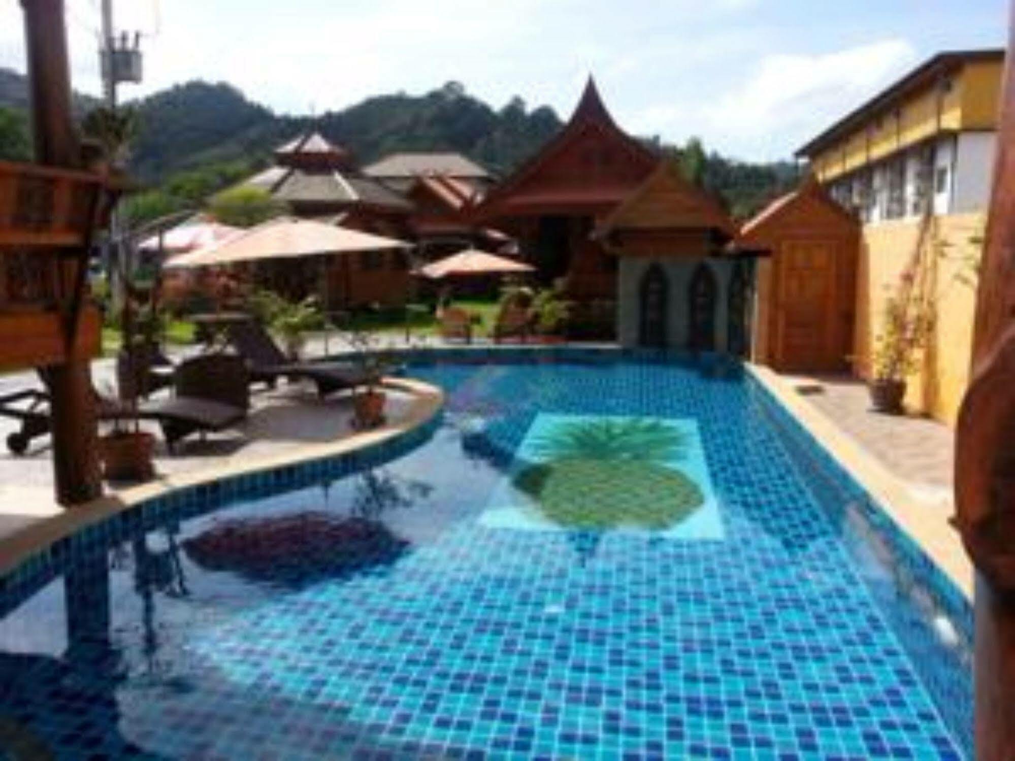 Golden Teak Resort Baan Sapparot หาดกมลา ภายนอก รูปภาพ